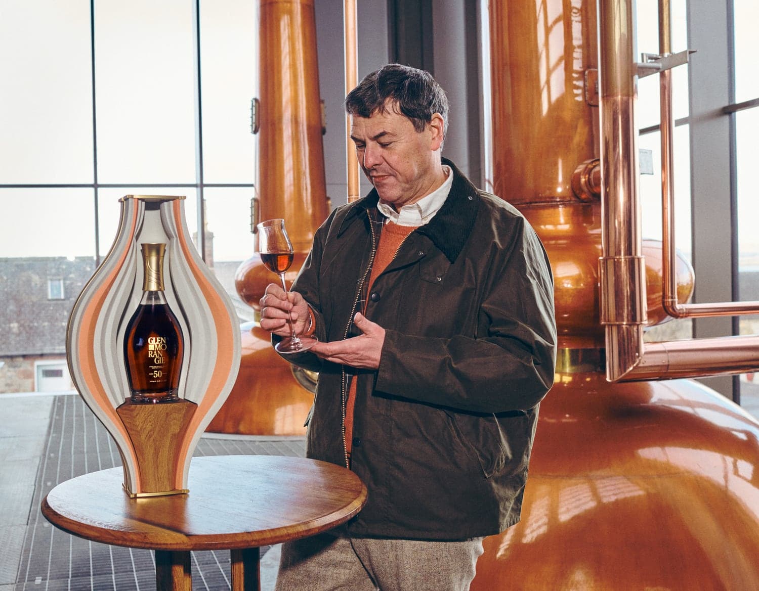 Mistrz destylarni Glenmorangie podczas degustacji